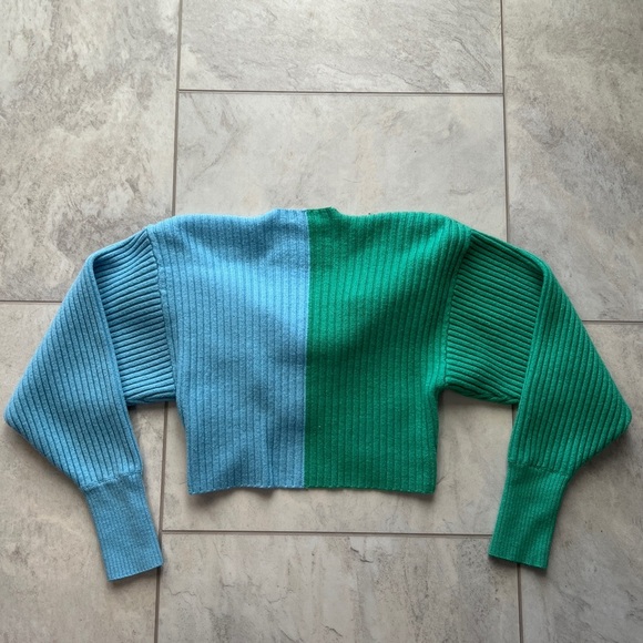 AMUR Cruz Twist Sweater - Picture 4 of 4